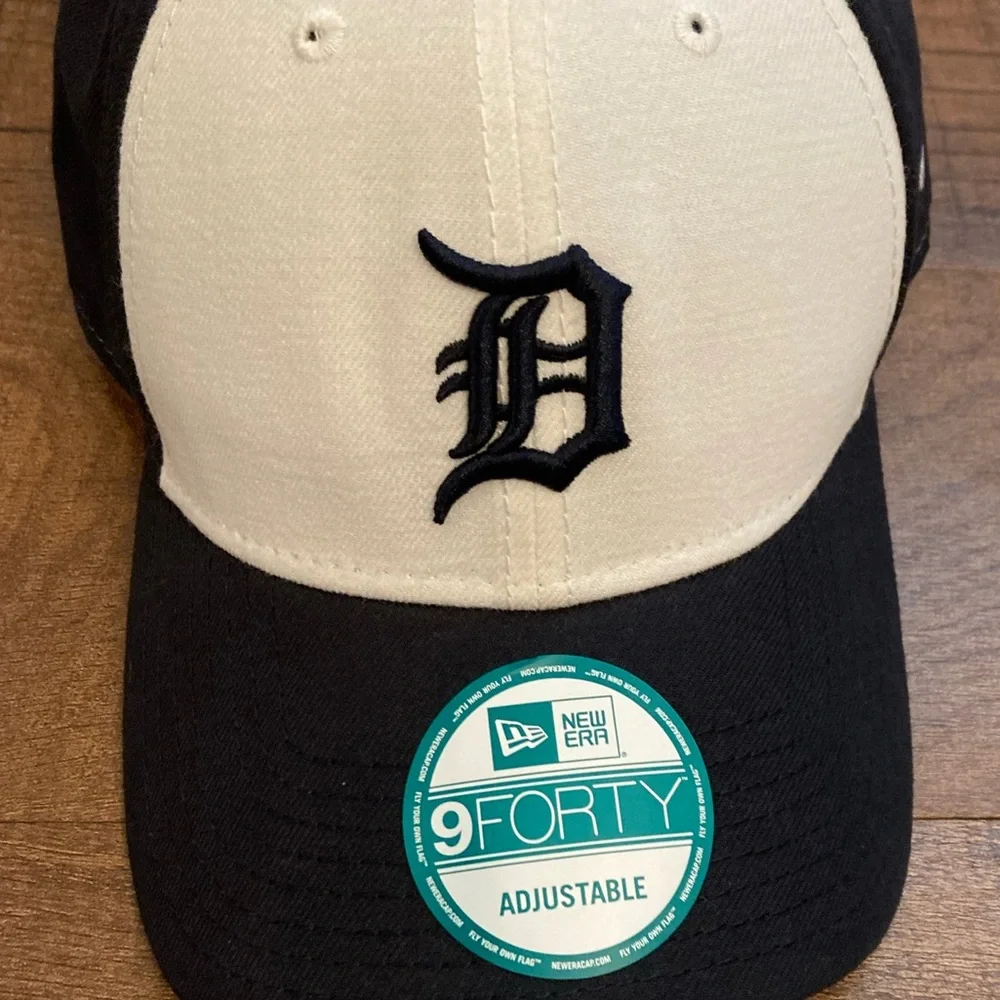 New Era Two-Tone MLB Detroit Tigers Baseball Hat 9FORTY Cap Strapback NWT